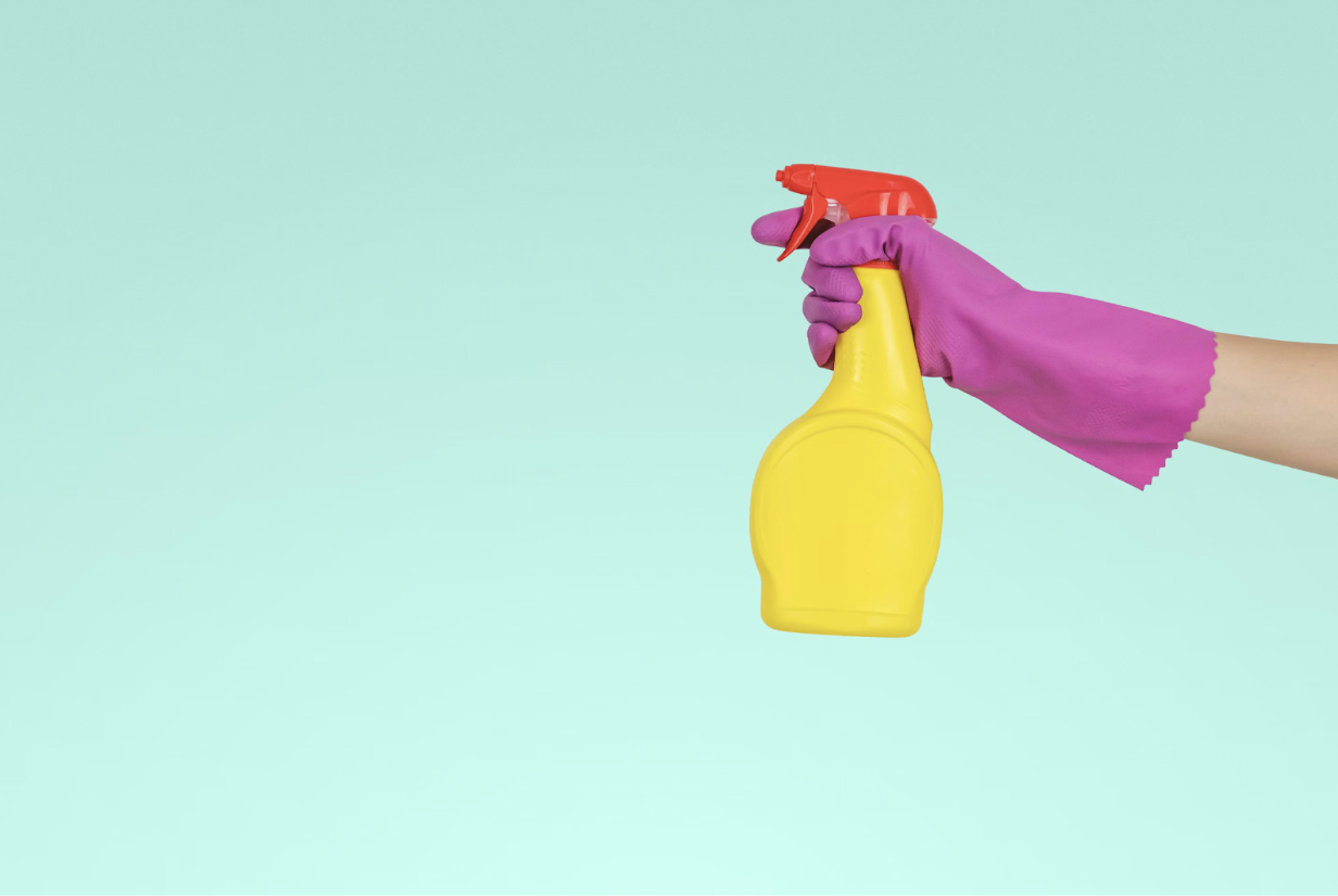 glove-with-cleaning-spray
